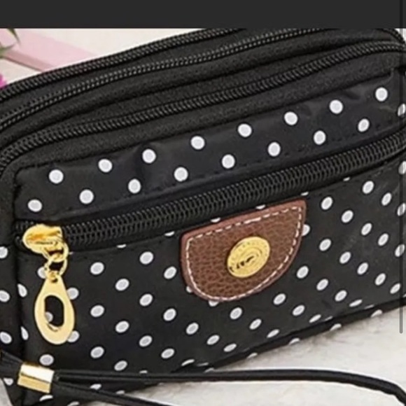 🎁 Nice big wristlet💄🎁🌹 - Picture 3 of 3